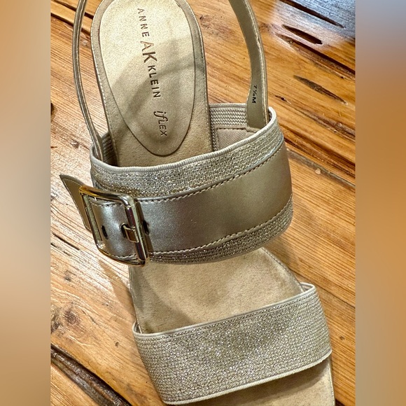 Anne Klein iFlex Gold Heels - Picture 5 of 6